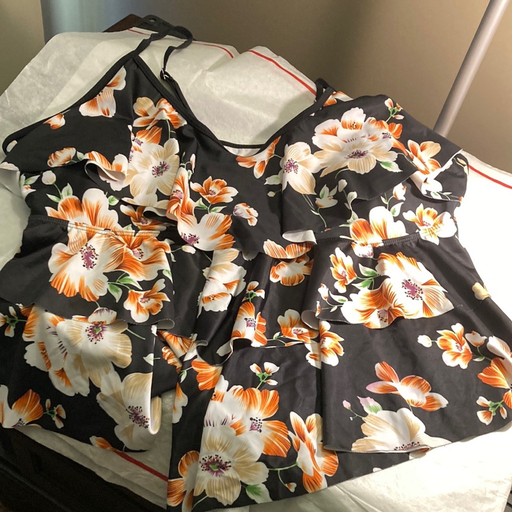 Floral Ruffle Tankini Set - Picture 4 of 8